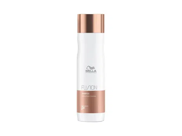 Wella Professionals Intenzívne regeneračný šampón na poškodené vlasy Fusion (Intense Repair Shampoo) 250 ml