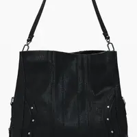 Černá kabelka s nýty