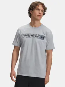 Pánské tričko Under Armour UA CAMO CHEST STRIPE SS-GRY - Pánské