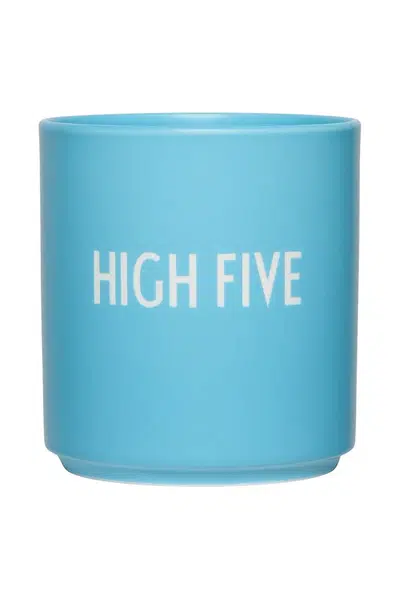 Hrnek Design Letters Favourite 250 ml modrá barva