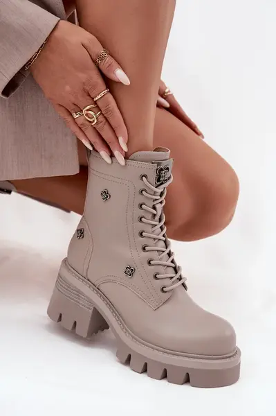 Kožené workery na platforme Artiker