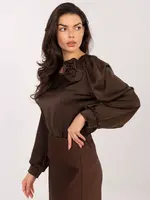 Tmavě hnědá halenka s volánem