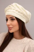 Dámská zimní čepice s volným střihem a ozdobným vzorem