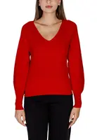 Červený sveter s výstrihom do V