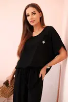 Kesi Włoski Dámsky komplet z viskózy s ozdobným kvetom a širokými nohavicami - fuksia čierna