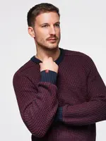 Ombre Men's contrast weave sweater with round neckline - maroon