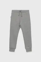 Detské bavlnené tepláky United Colors of Benetton šedá farba, melanžové