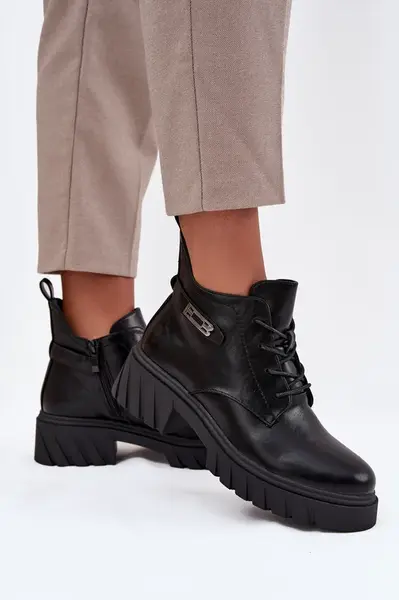 Boto Nízké zateplené dámské kotníkové boty na klínku s ozdobným páskem Černé Therisse