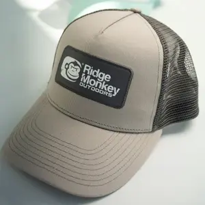 Ridgemonkey outdoors šiltovka stack logo badge trucker cap jet
