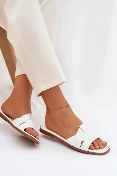 Dámské bílé pantofle s řemínky Marissae