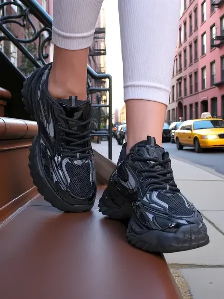 Resti Women's Lacquered Sneakers Leysi