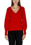 Červený svetr s výstřihem do V