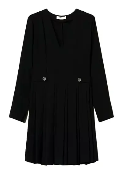 Černé mini šaty s dlouhým rukávem