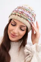 Dámská zimní čepice s dekorativními krystaly