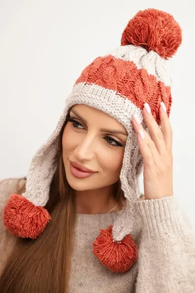 Dámská zimní čepice s bambulkami a klapkami K447