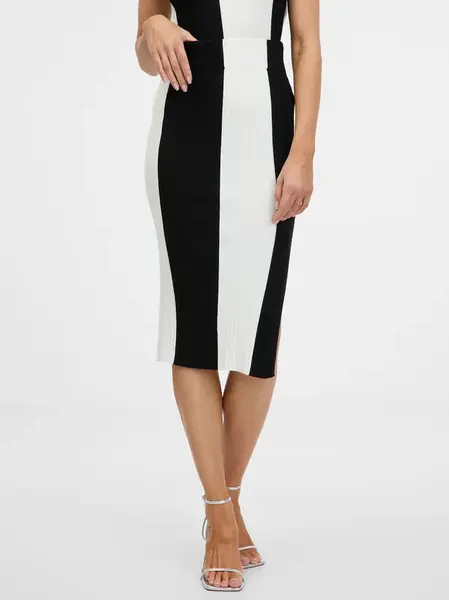 Čierno-biela pruhovaná midi sukňa