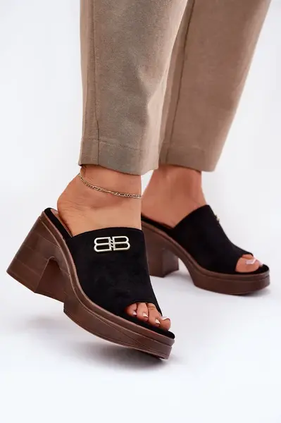 Dámske Sandále Na Masívnom Opätku So Zlatým Detailom Vinceza