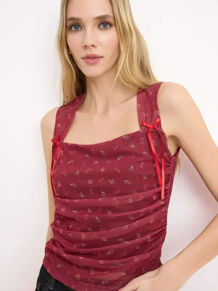 Trendyol Top  zelená / burgundská