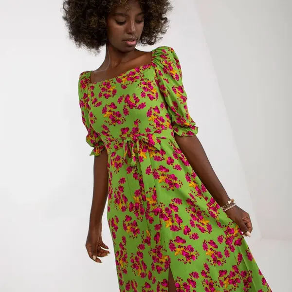 Světle zelené midi šaty s květinami s rozparkem