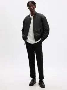 GAP Kalhoty modern khakis in straight fit with Flex - Pánské