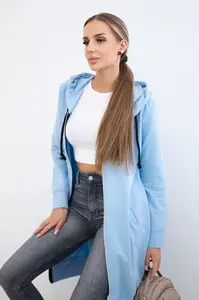 Šaty s kapucí a azurovou barvou