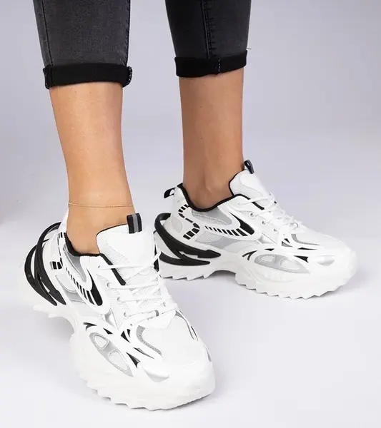 Gemre White sports sneakers on a chunky sole Lirata