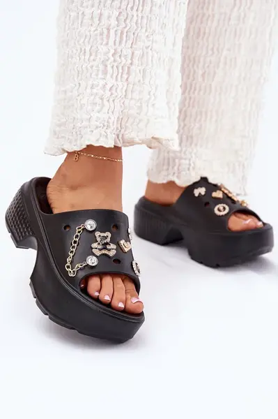 Boto Pěnové dámské pantofle na masivní platformě se zlatými ozdobami černé Ivoriel