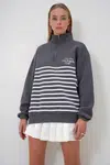 Trend Alaçatı Stili Women's Anthracite Printed Zippered Sweatshirt with Raised Interior
