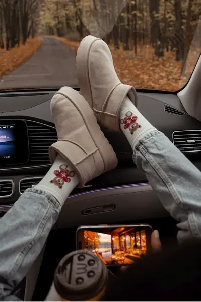 Milena Dámské ponožky Medvěd v svetříku Bílé