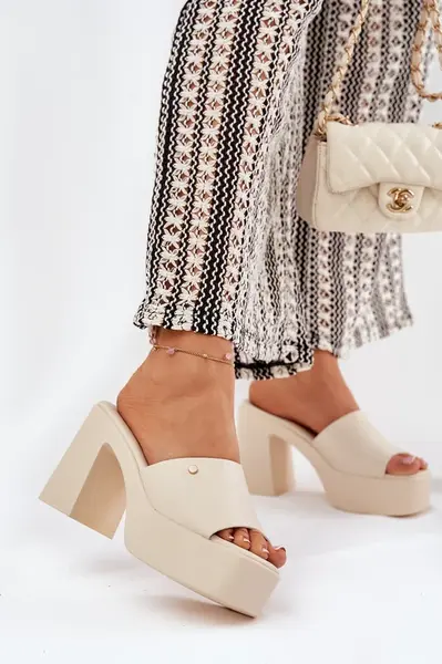 Boto Dámské sandály z eko kůže na podpatku a platformě světle béžové Tamirella