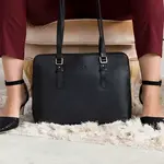 Elegantní dámská kožená kabelka Katana Wella - černá