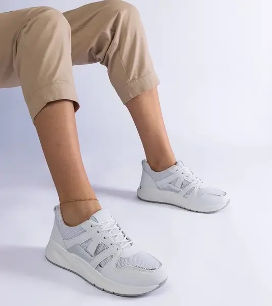 Gemre White sneakers on a thick sole Sierra