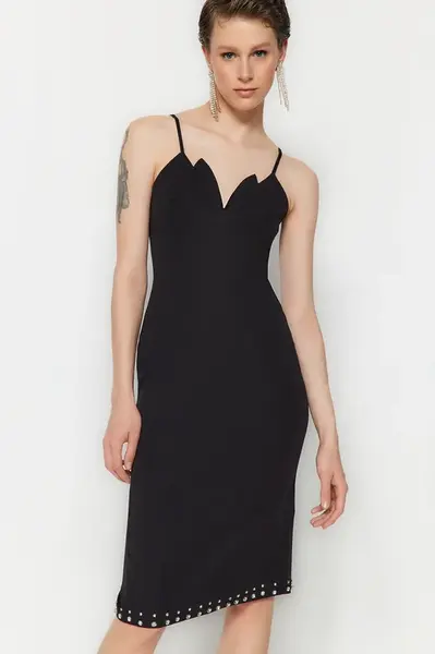 Trendyol černé vypasované tkané lesklé kamenné stylové večerní šaty