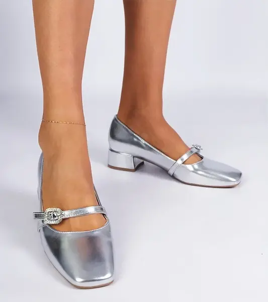 Gemre Silver elegant pumps decorated with rhinestones Elifat