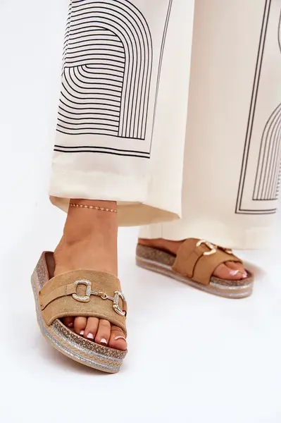 Boto Dámské Pantofle Na Platformě Se Zlatou Dekorací A Leskem Camel Morisela