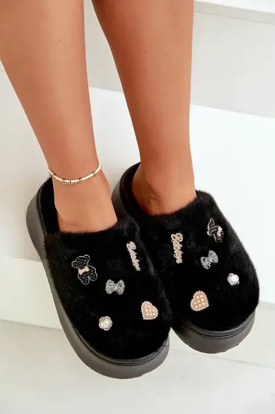 FK1 Dámske Kožušinové Papuče Na Hrubej Podrážke S Pripínáčmi Čierne Zintoria
