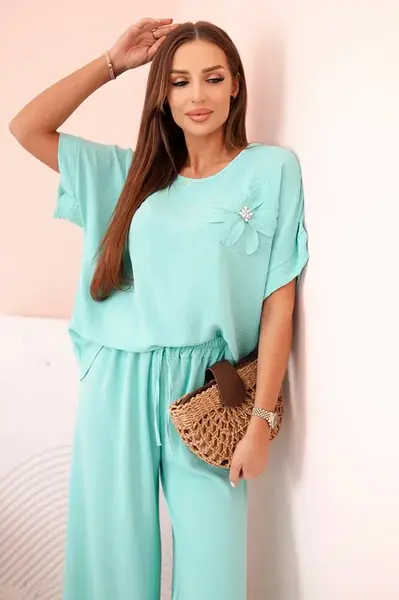 Kesi Włoski Dámsky komplet z viskózy s ozdobným kvetom a širokými nohavicami - mätová