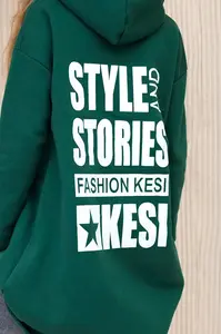 Vatovaná mikina s dlouhým zadním dílem a kapucí tmavě zelená