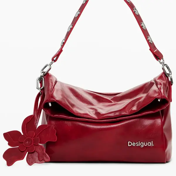 Červená kabelka Desigual s kvetinovým príveskom