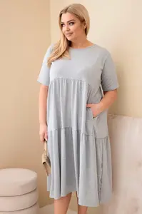 Plus size bavlnené šaty s volánom sivé