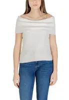 Bílá dámská halenka s lodičkovým výstřihem