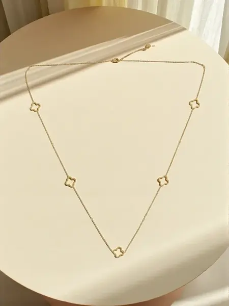 Náhrdelník Resti Lira s motivem jetele