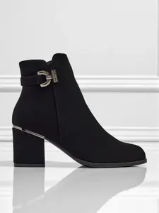 Čierne členkové topánky na podpätku