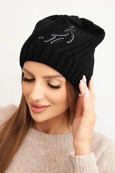 Kesi Dámska zimná čiapka s vlnou vo voľnom strihu K442 čierna