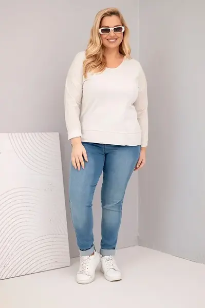 Kesi Plus Size top s V-výstrihom a dlhším chrbtom