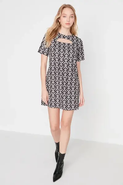 Trendyol černý límec detailní vzorované tkané šaty