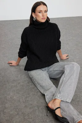 Trendyol Black Wide Fit Soft Textured Basic Knitwear Sweater