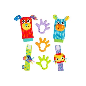 PLAYGRO Dárkový set chrastící ponožky a náramky 4 kusy