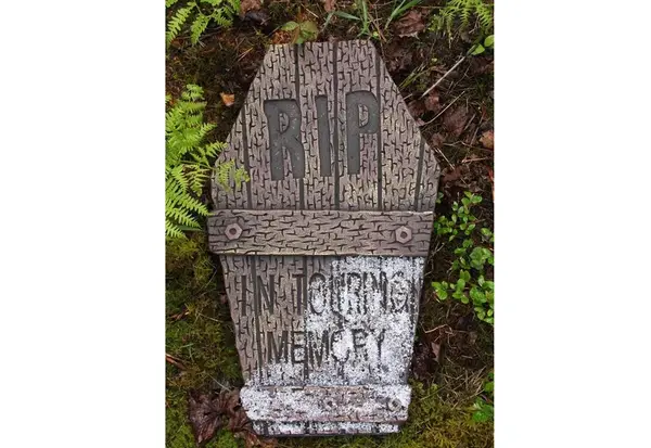 Náhrobný kameň RIP s umelým snehom 61cm