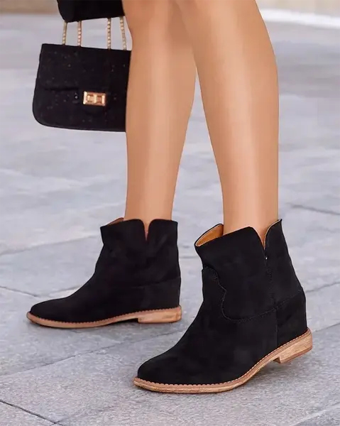 Resti Cowboy-style boots on a covered wedge Blueston